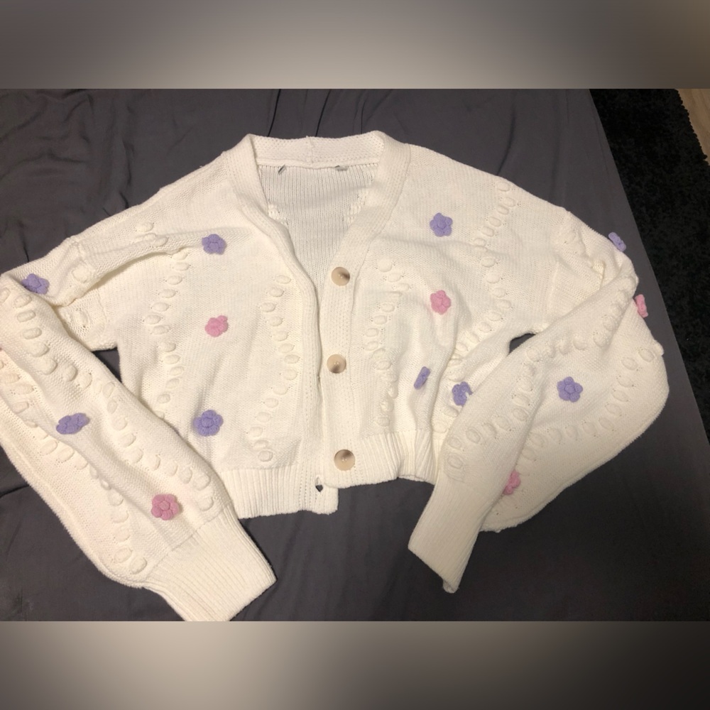 Woman White Knit Flower Cardigan